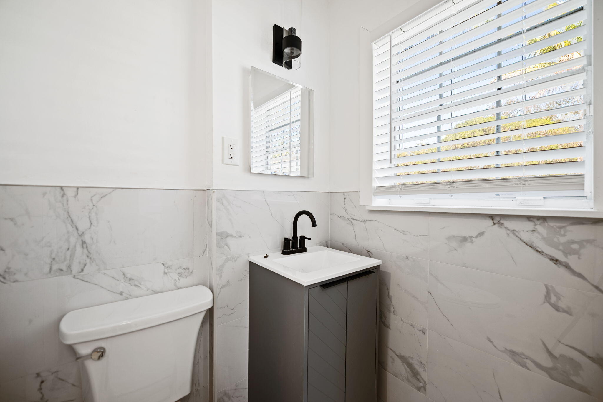 HOLLYWOOD - Residential Lease