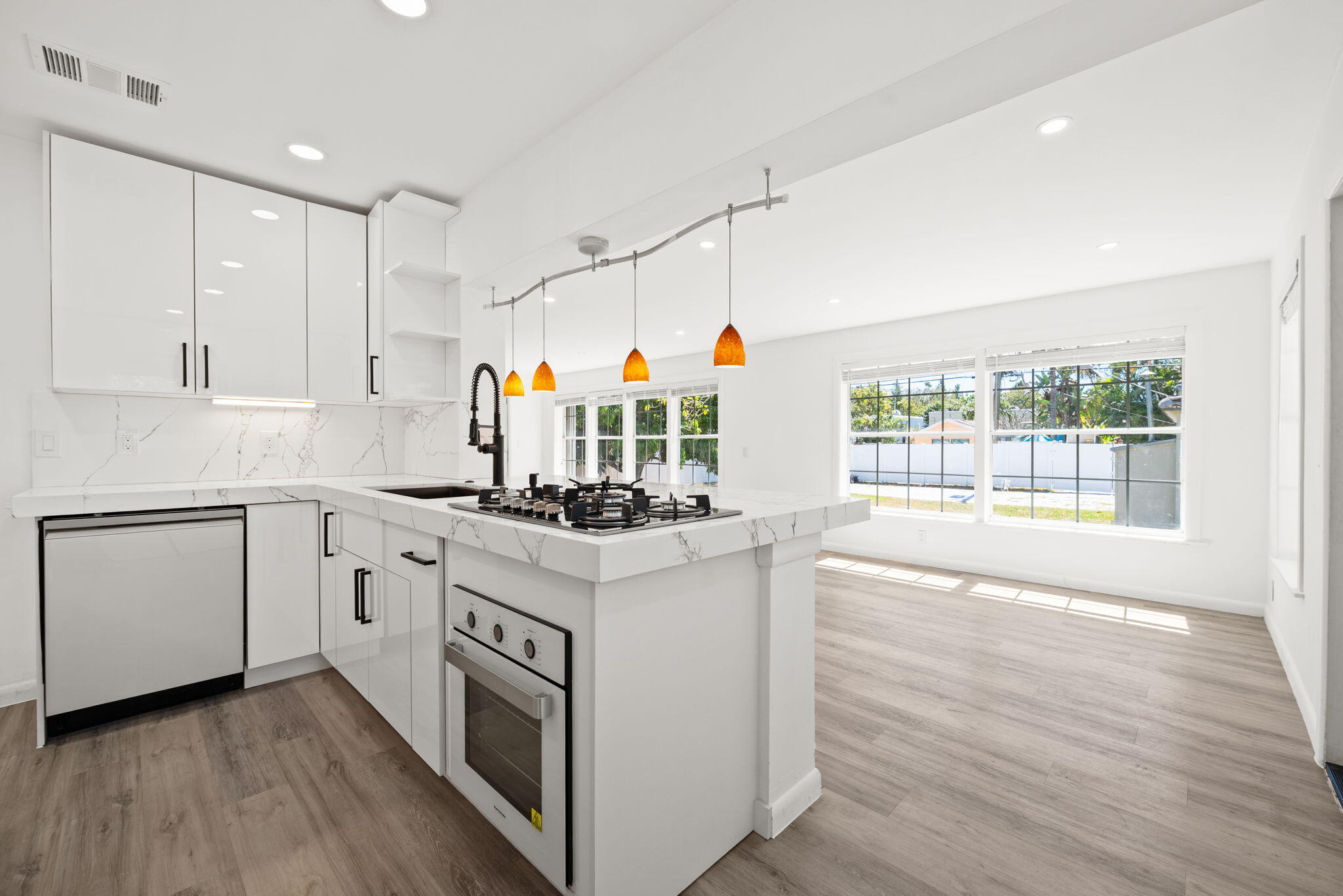 HOLLYWOOD - Residential Lease