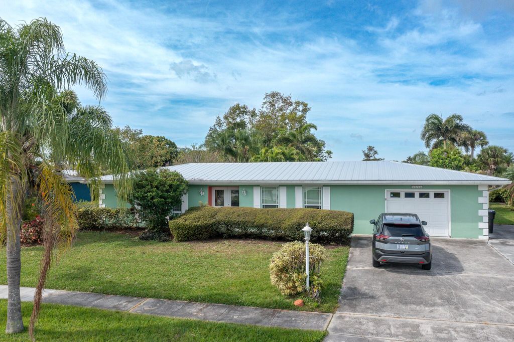 Photo of 1514 SE Westmoreland Boulevard, Port Saint Lucie, FL 34952 (MLS # R10975104)