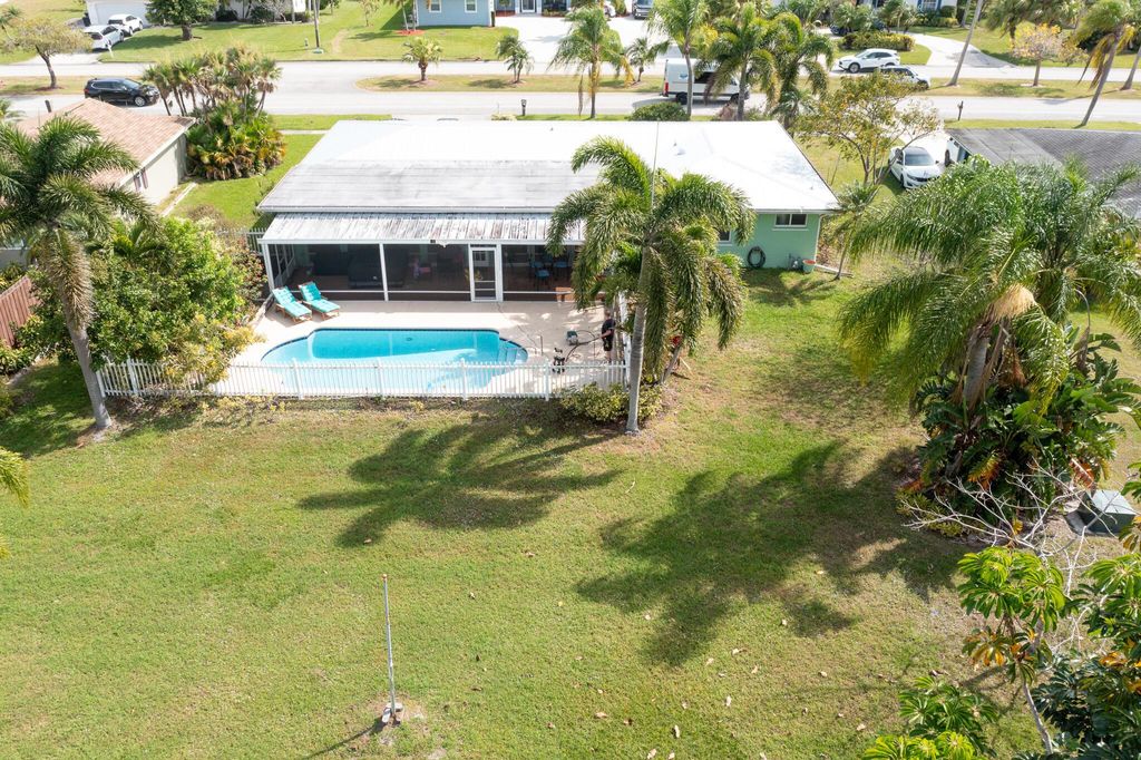 Photo of 1514 SE Westmoreland Boulevard, Port Saint Lucie, FL 34952 (MLS # R10975104)