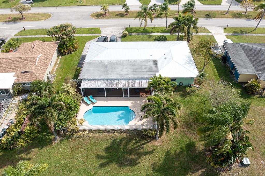 Photo of 1514 SE Westmoreland Boulevard, Port Saint Lucie, FL 34952 (MLS # R10975104)