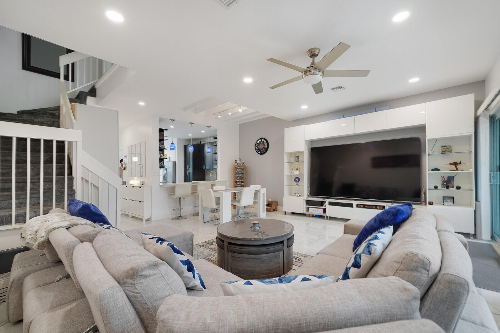 WOODLAKE SHORES - Residential