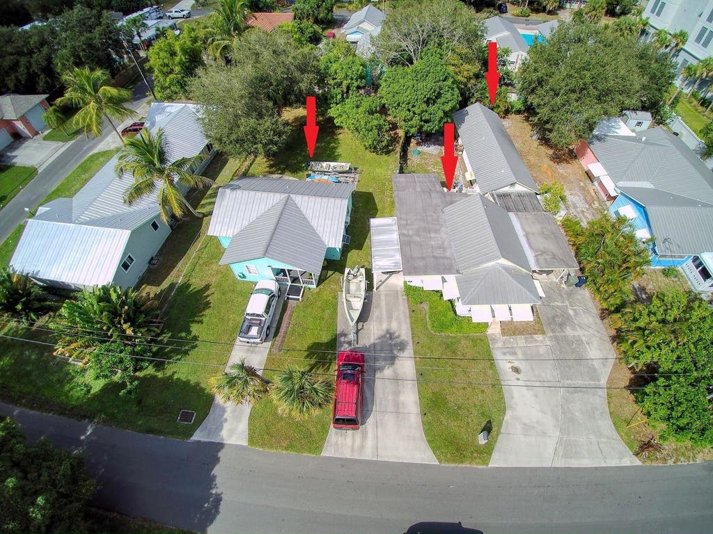 Photo of 652 SW Pine Avenue, Stuart, FL 34994 (MLS # F10433133)