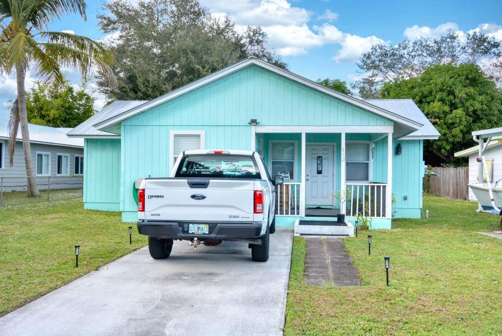 Photo of 652 SW Pine Avenue, Stuart, FL 34994 (MLS # F10433133)