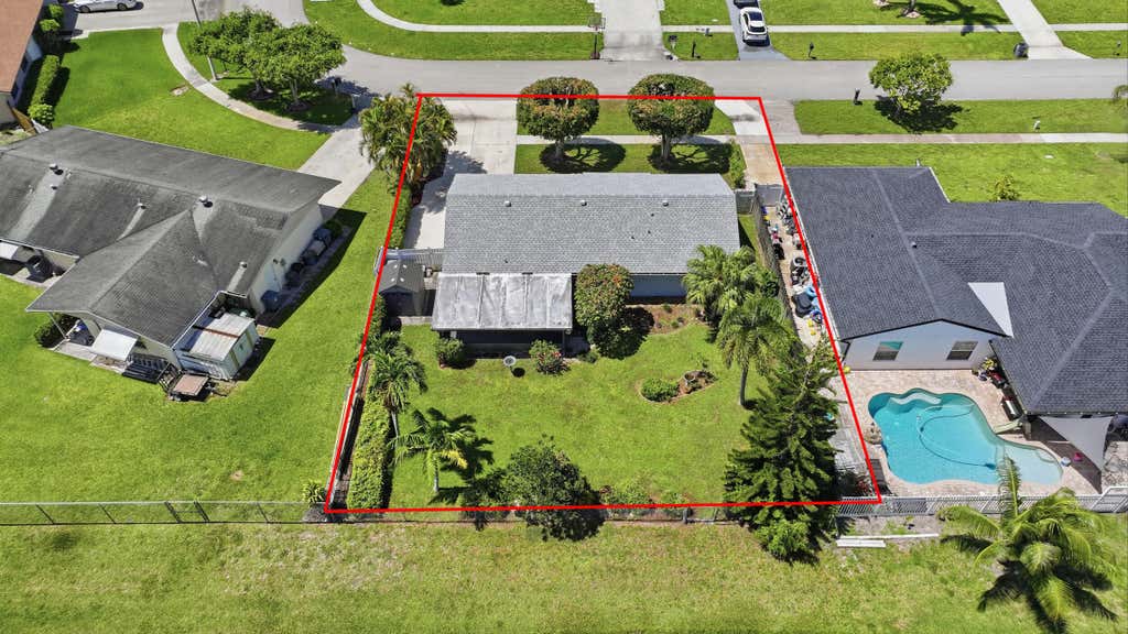 Photo of 5053 N Saint John Ave Avenue N, Boynton Beach, FL 33472 (MLS # B26043027)