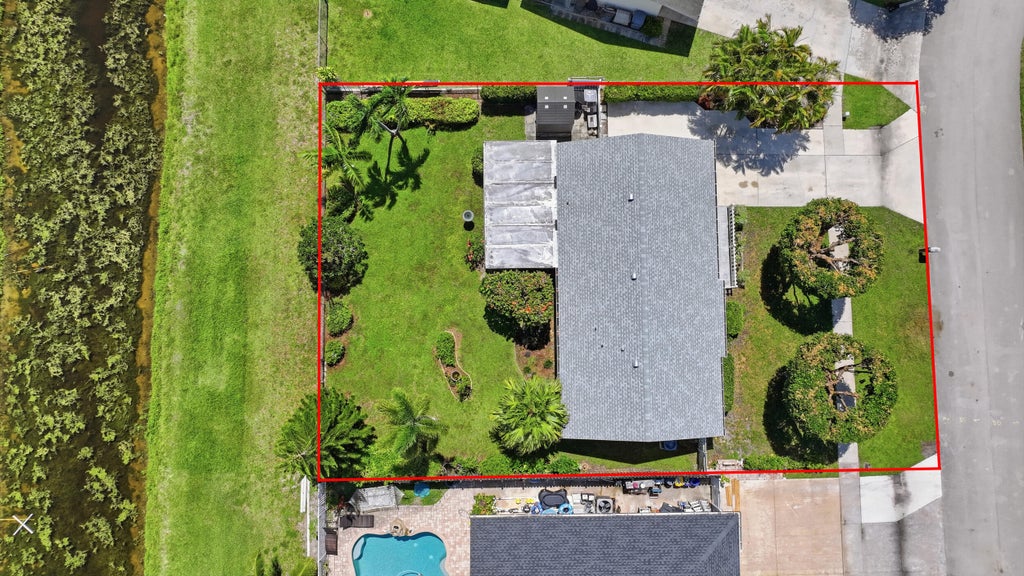 Photo of 5053 N Saint John Ave Avenue N, Boynton Beach, FL 33472 (MLS # B26043027)