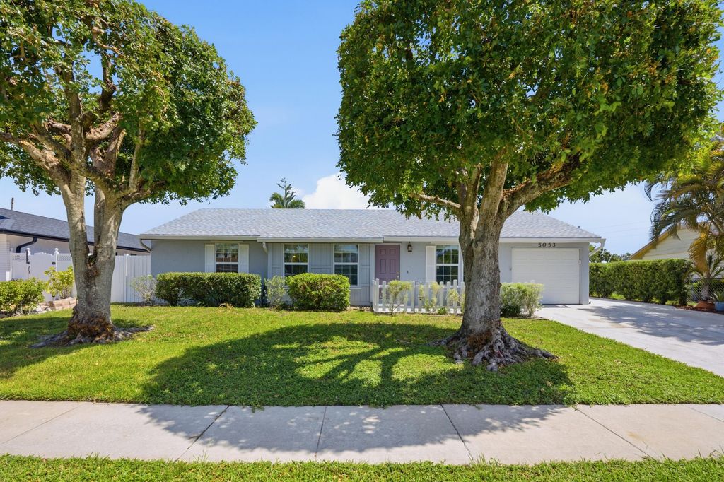 Photo of 5053 N Saint John Ave Avenue N, Boynton Beach, FL 33472 (MLS # B26043027)
