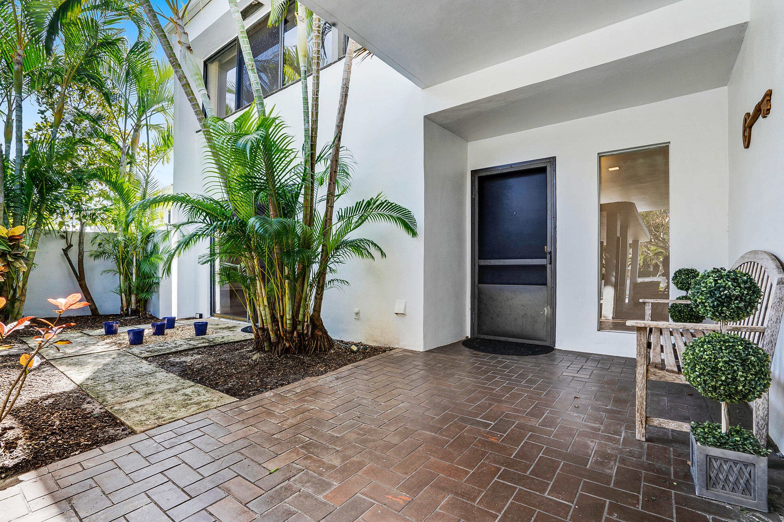 PARLIAMENT GOLF VILLAS CONDO - Residential