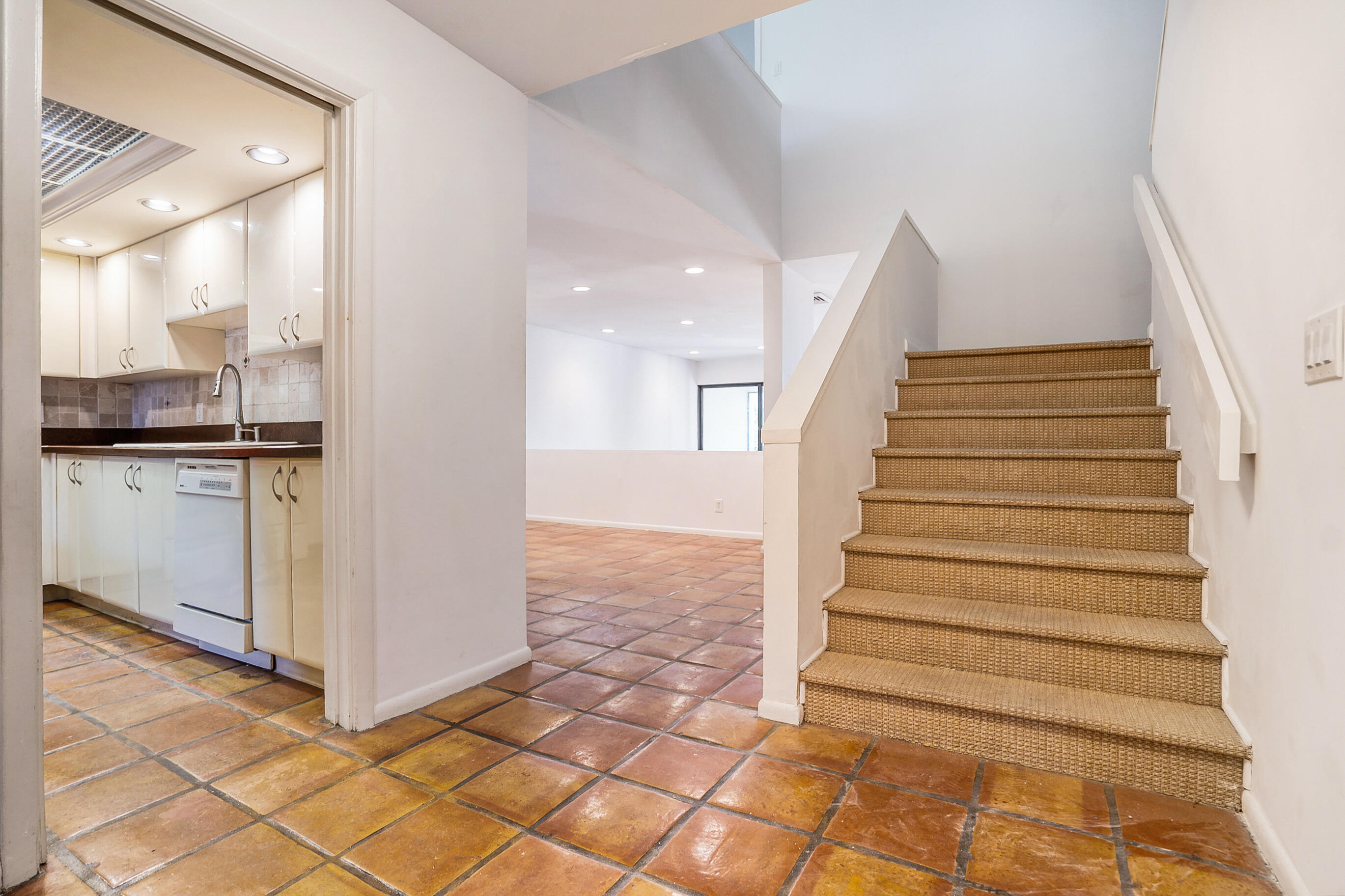 PARLIAMENT GOLF VILLAS CONDO - Residential