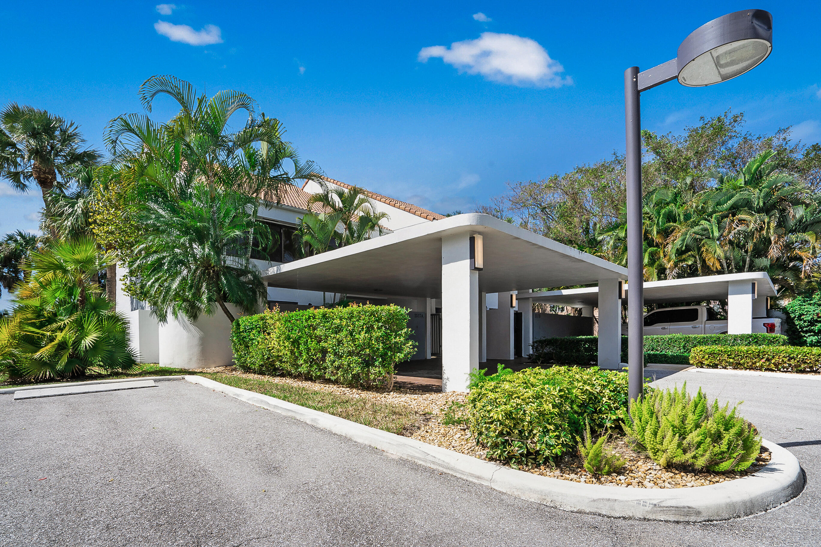 PARLIAMENT GOLF VILLAS CONDO - Residential