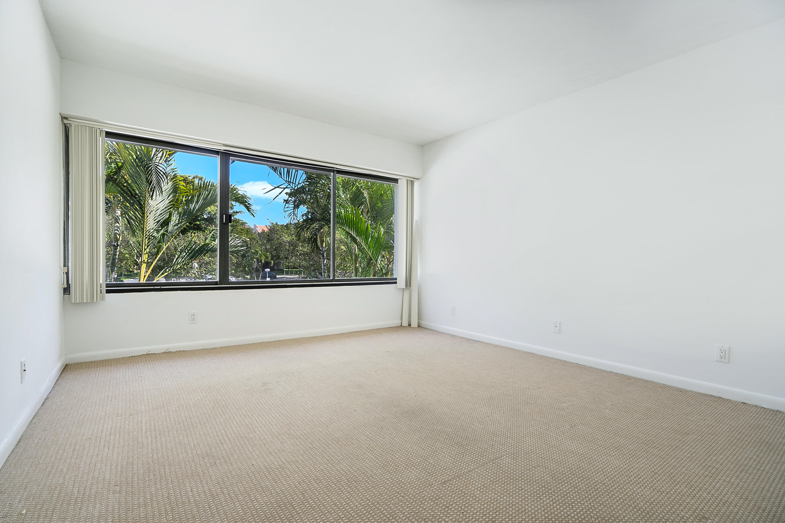 PARLIAMENT GOLF VILLAS CONDO - Residential