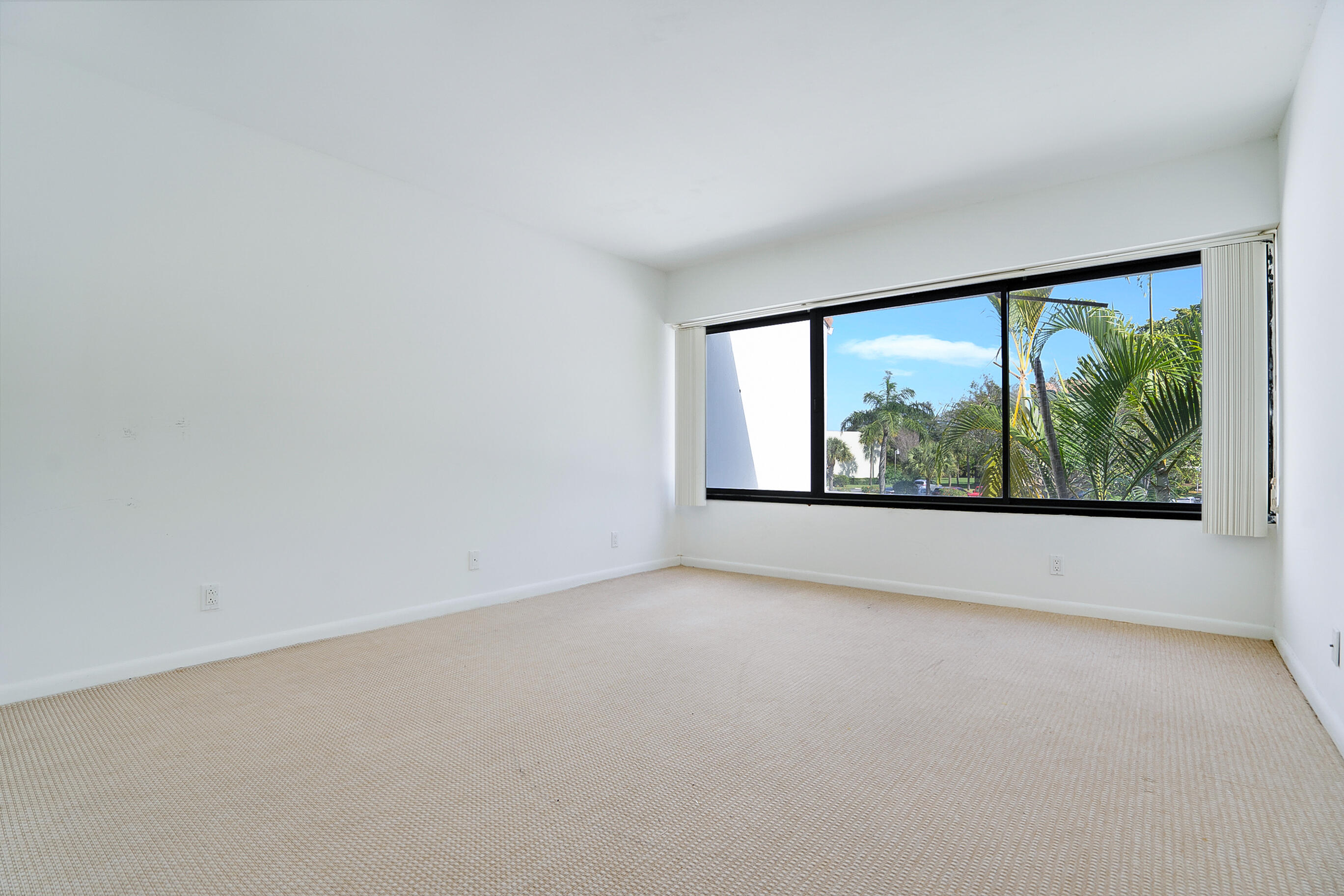 PARLIAMENT GOLF VILLAS CONDO - Residential