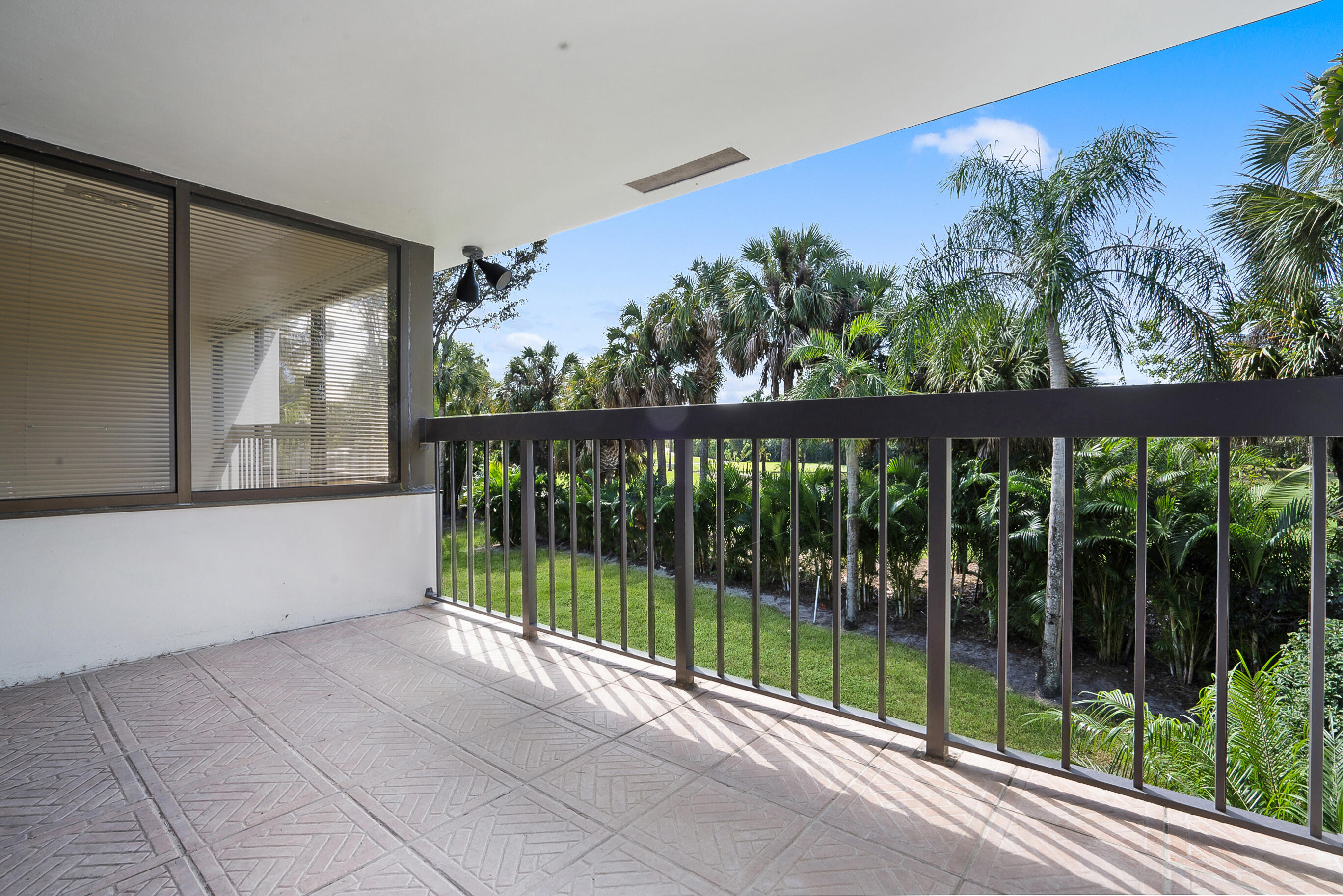 PARLIAMENT GOLF VILLAS CONDO - Residential