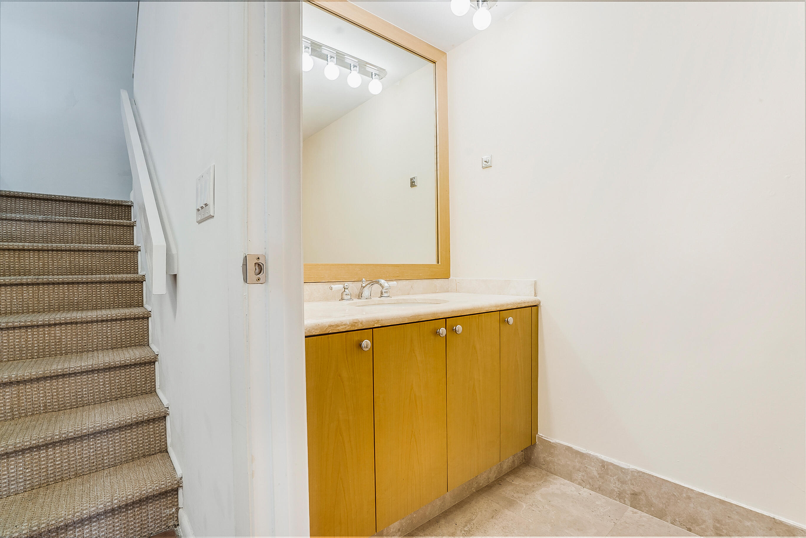 PARLIAMENT GOLF VILLAS CONDO - Residential