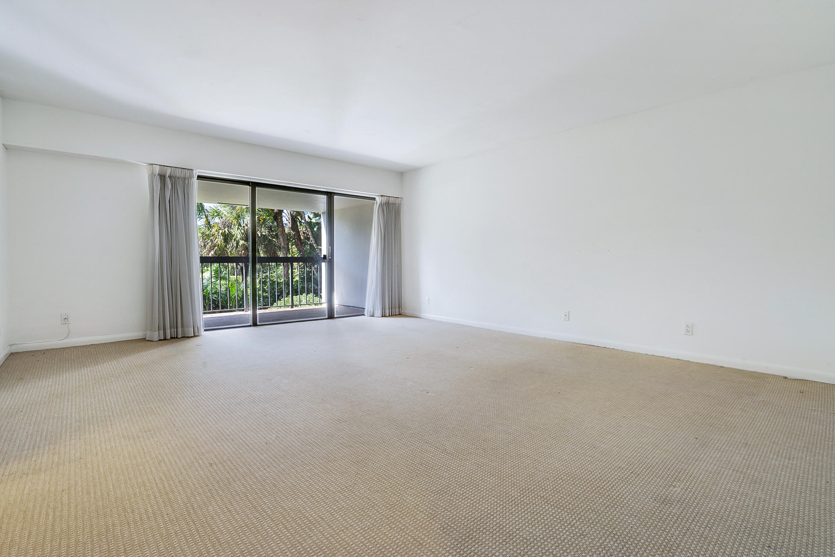 PARLIAMENT GOLF VILLAS CONDO - Residential