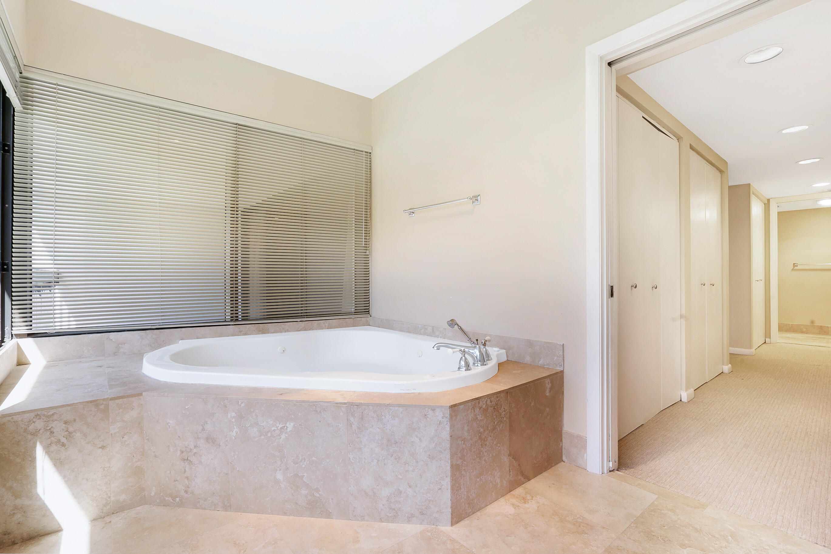 PARLIAMENT GOLF VILLAS CONDO - Residential