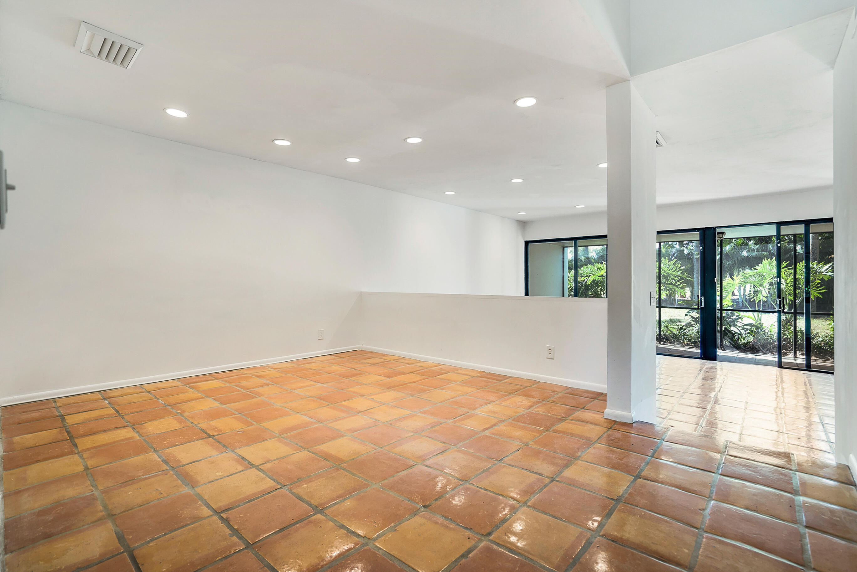 PARLIAMENT GOLF VILLAS CONDO - Residential