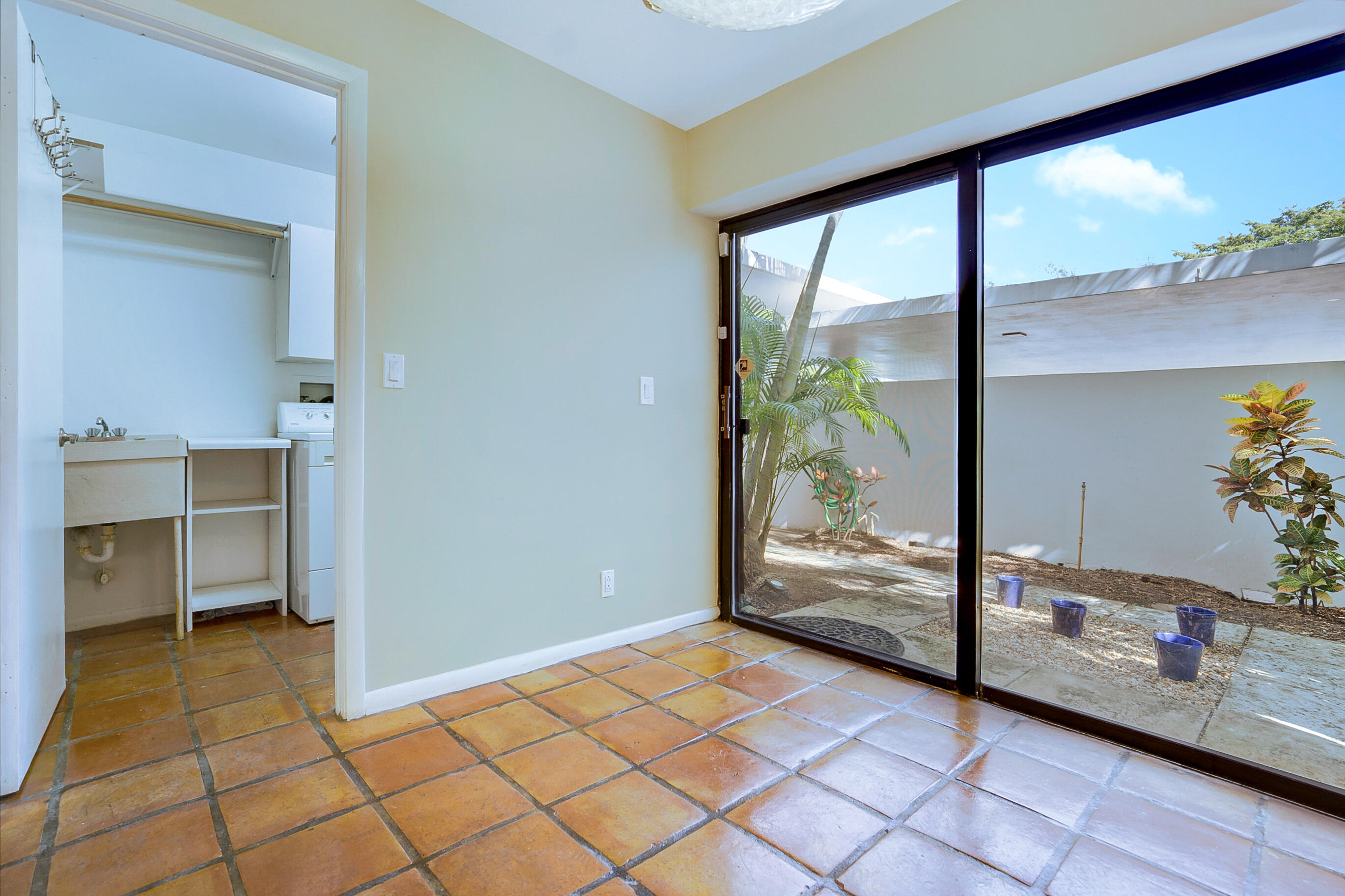 PARLIAMENT GOLF VILLAS CONDO - Residential