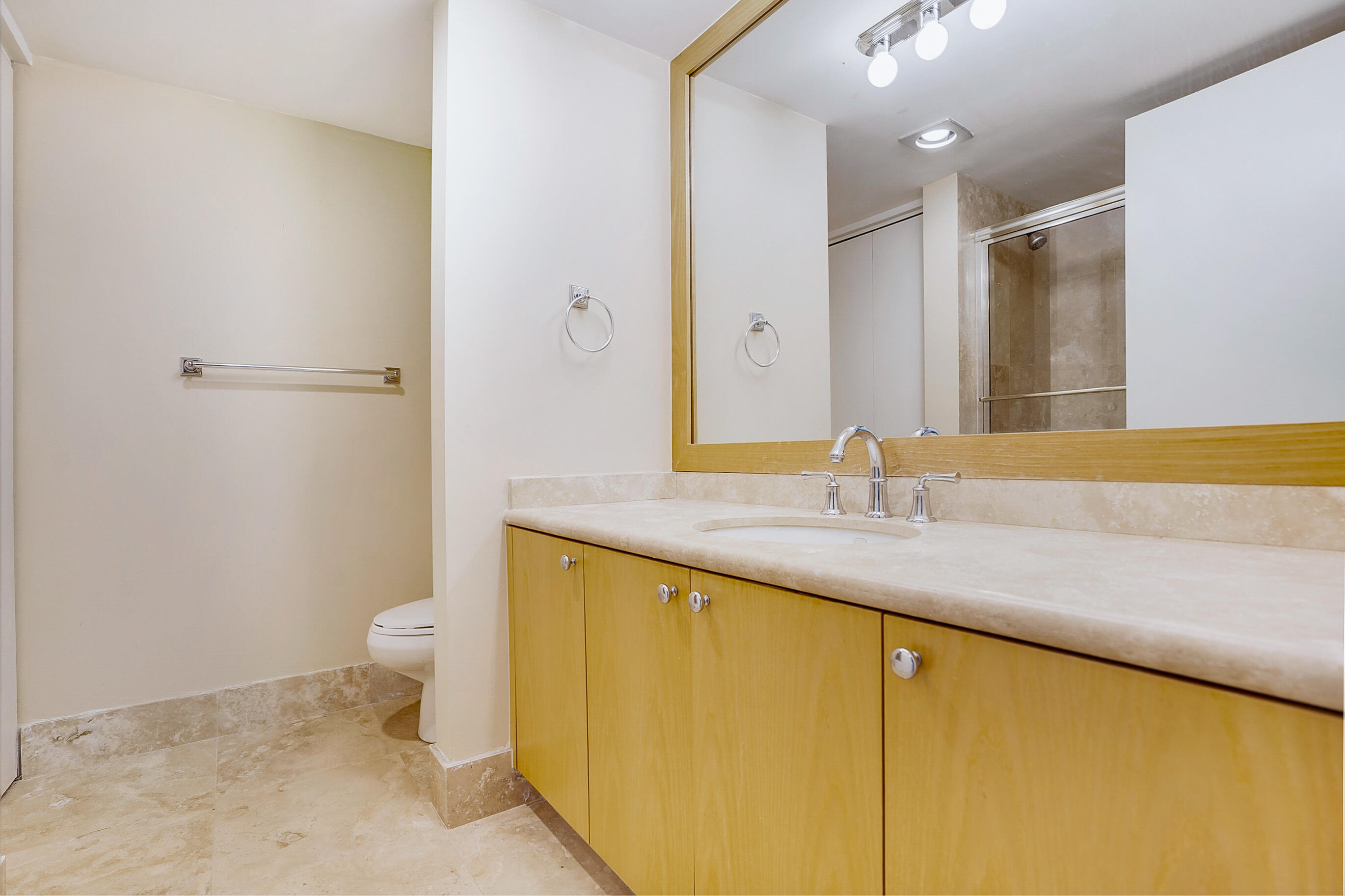 PARLIAMENT GOLF VILLAS CONDO - Residential