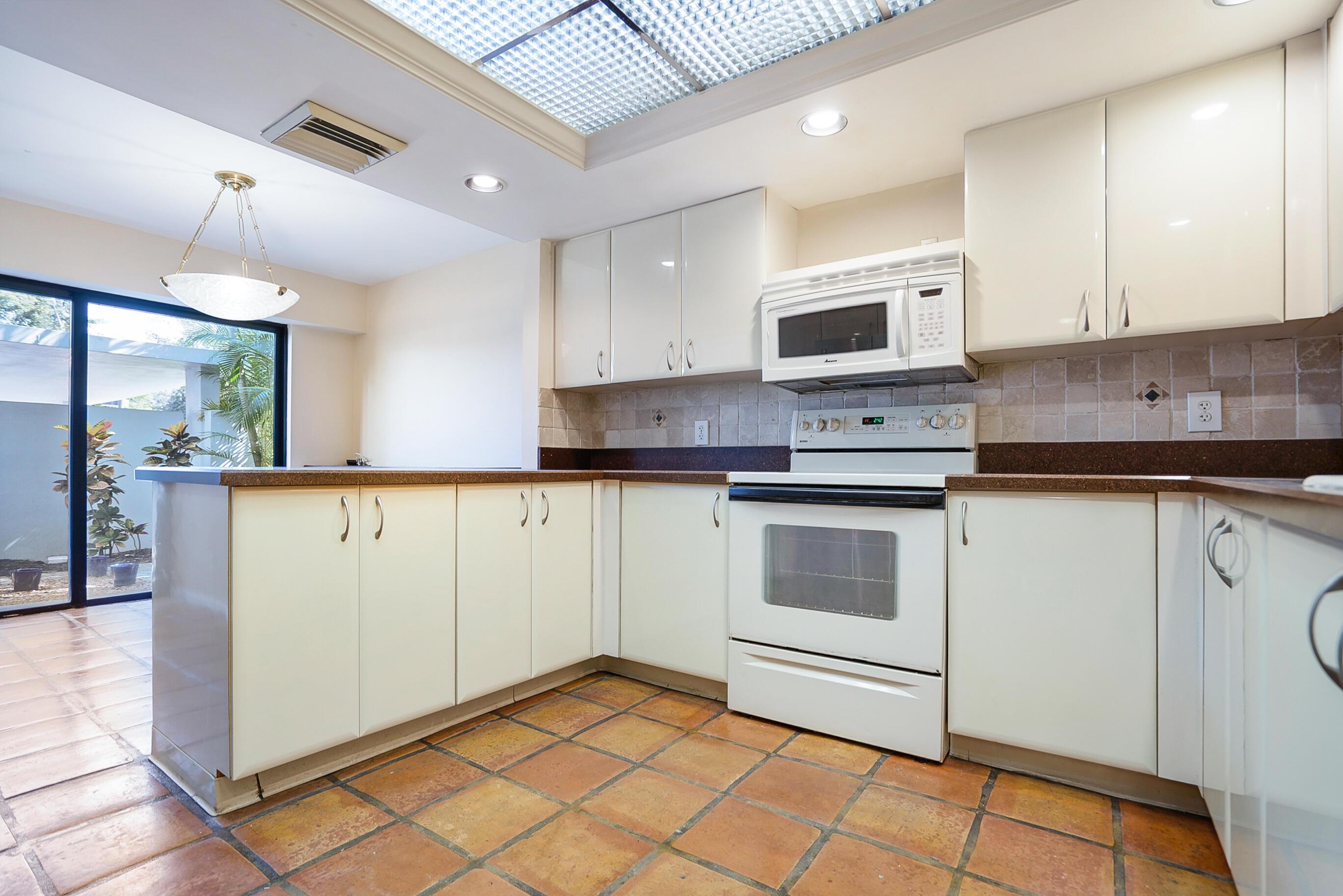 PARLIAMENT GOLF VILLAS CONDO - Residential