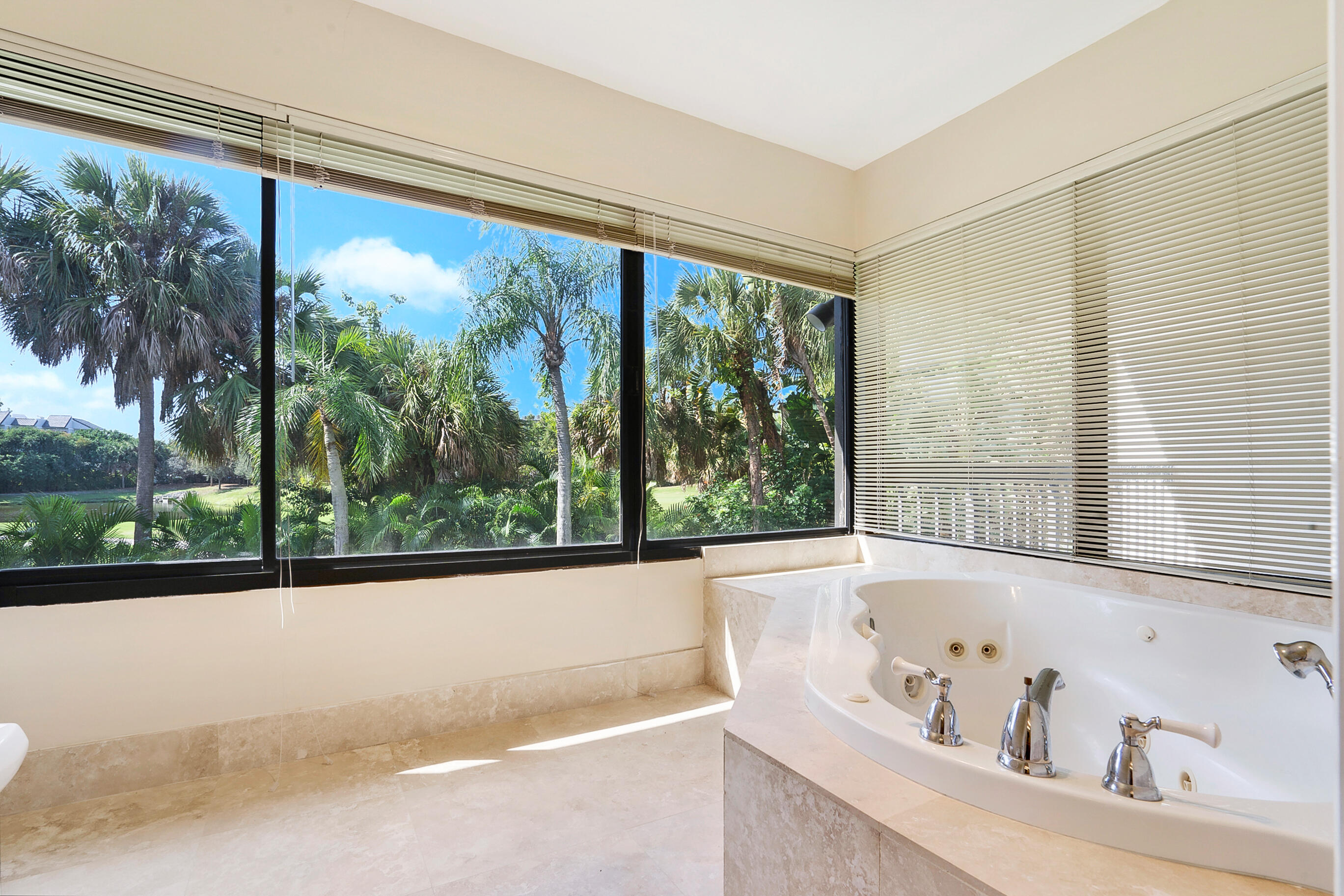 PARLIAMENT GOLF VILLAS CONDO - Residential