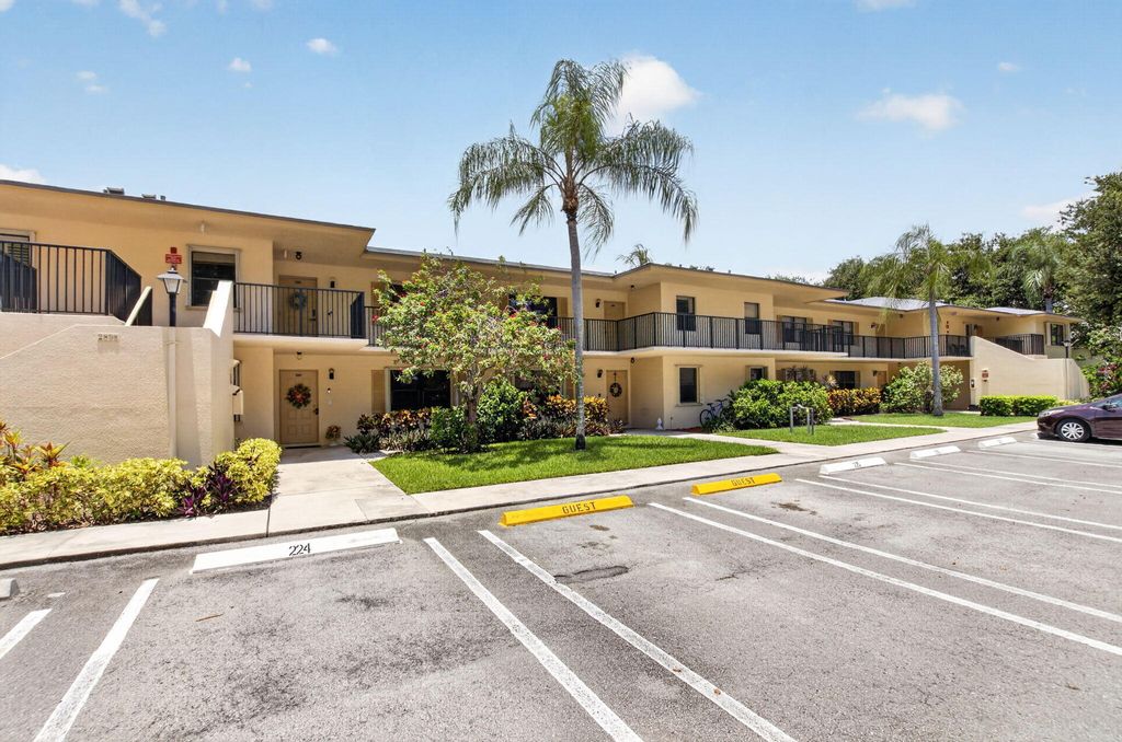Photo of 2898 SW 22nd Circle #231b, Delray Beach, FL 33445 (MLS # B26046160)