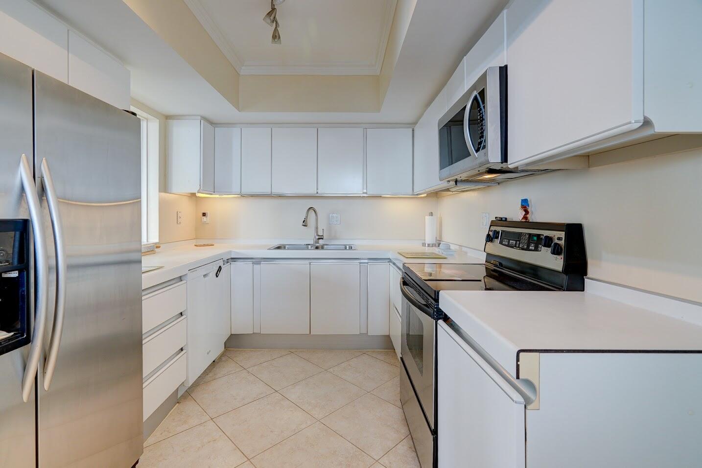 OLD PORT COVE TOWER WEST COND DECL FILED 5-7-
80 - Residential