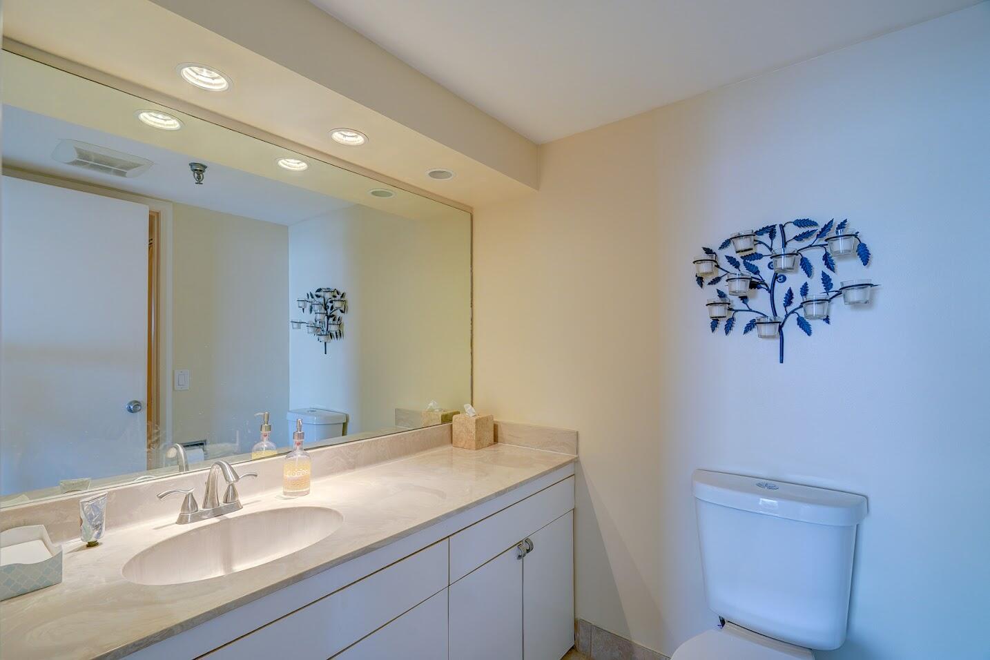 OLD PORT COVE TOWER WEST COND DECL FILED 5-7-
80 - Residential