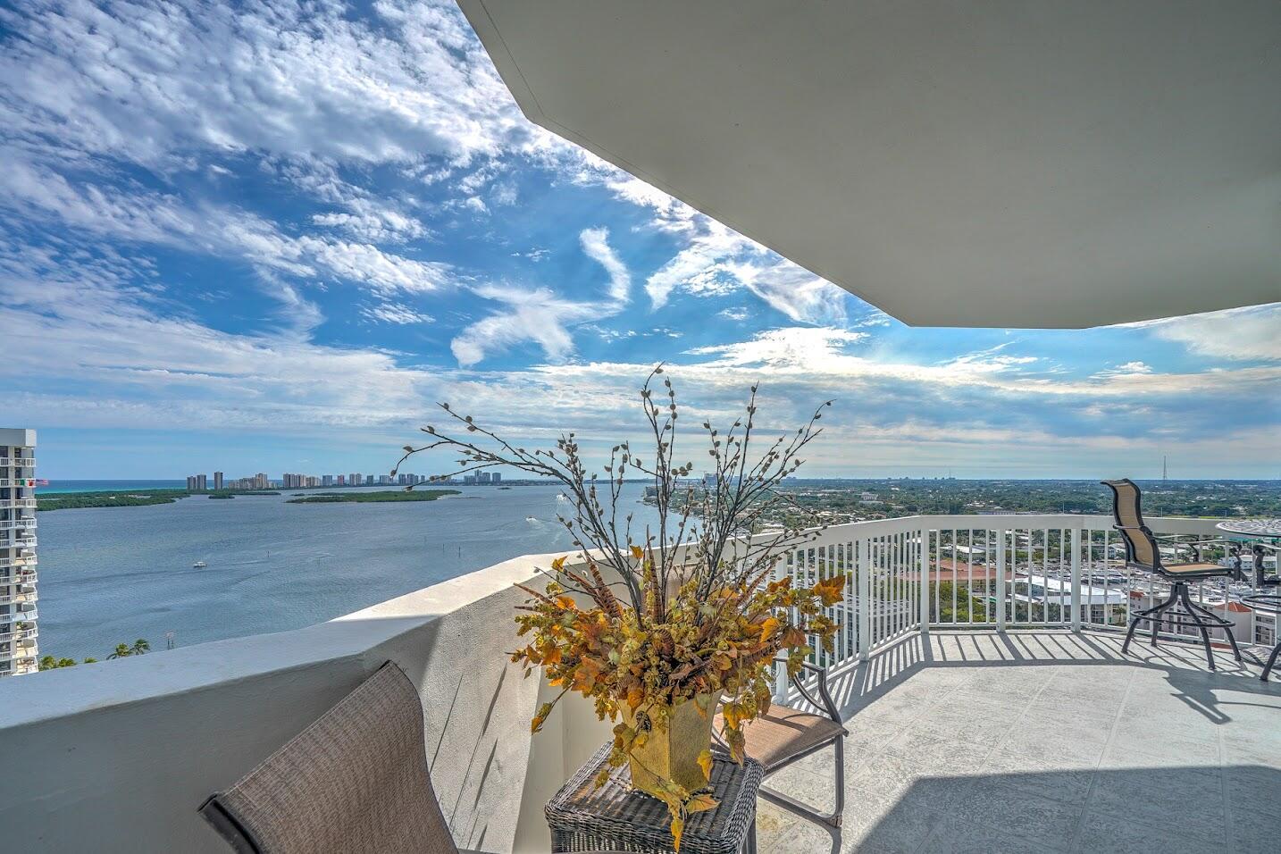 OLD PORT COVE TOWER WEST COND DECL FILED 5-7-
80 - Residential