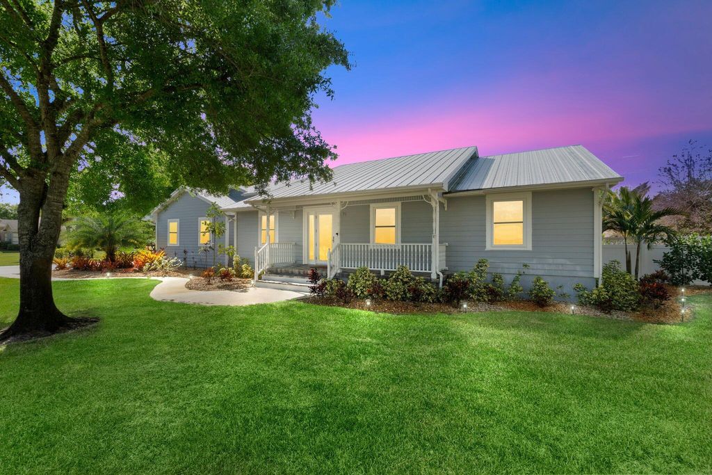 Photo of 71 Woodcrest Drive, Fort Pierce, FL 34945 (MLS # R10956805)