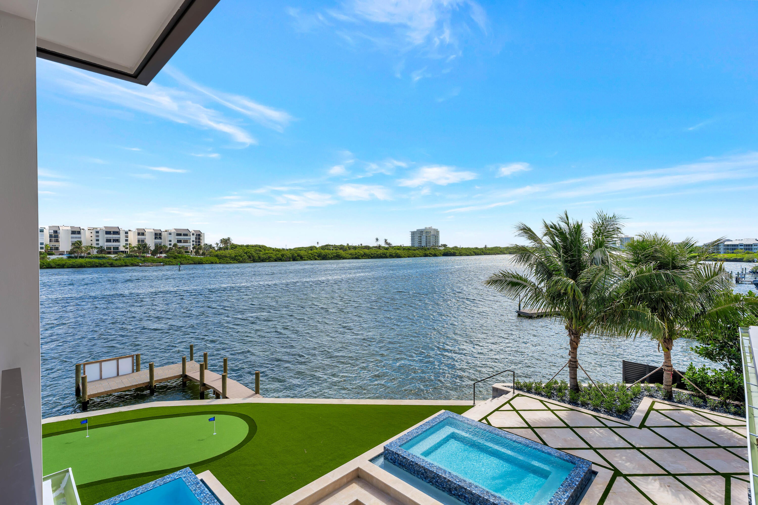 19600 Harbor Road S