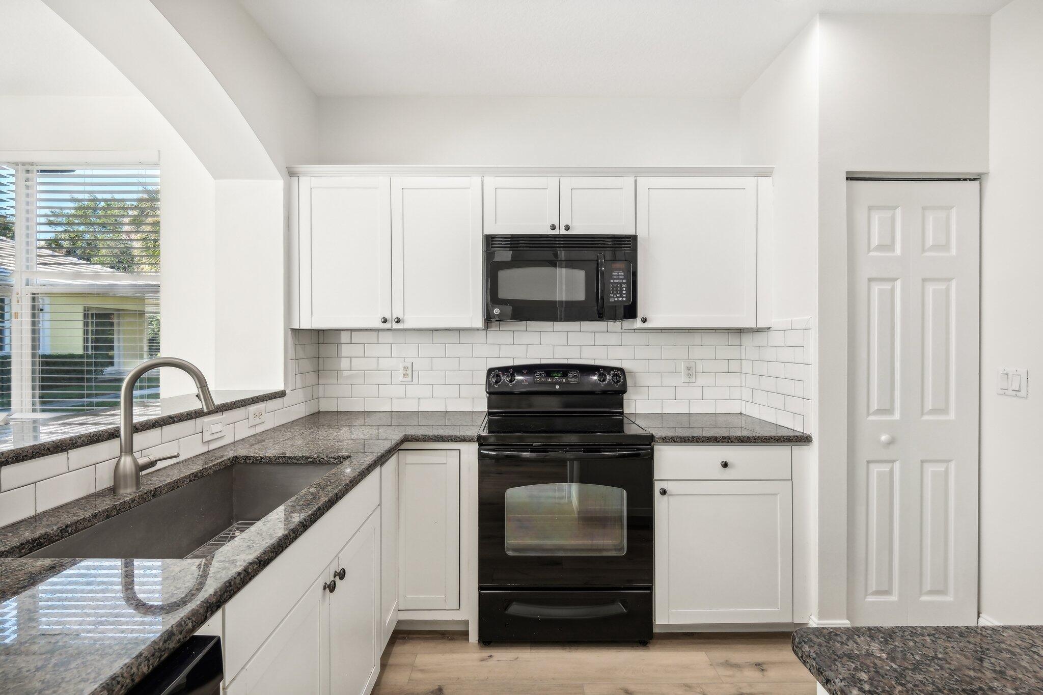 LANTERN KEY - Residential Lease