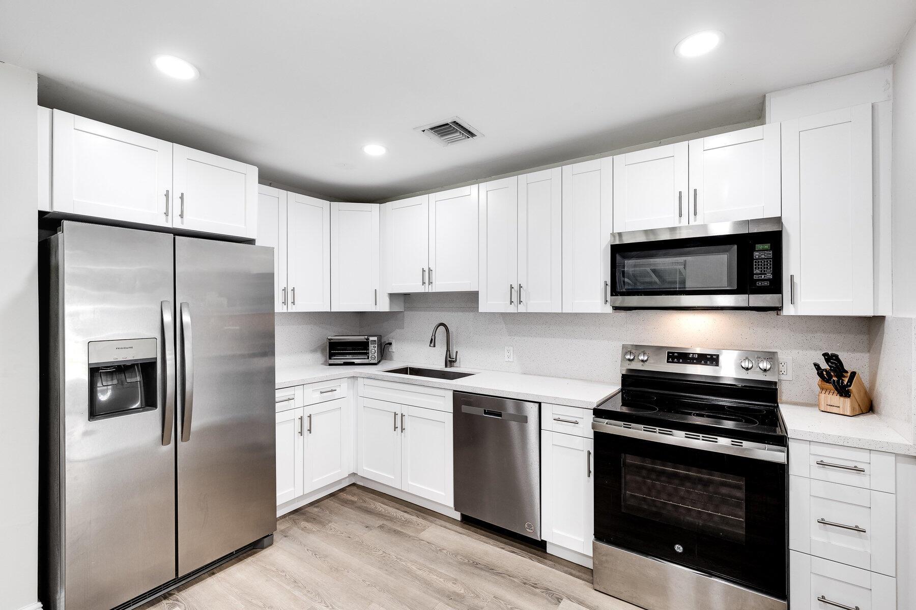 PALM BEACH SQUARE UNIT 4 - Residential