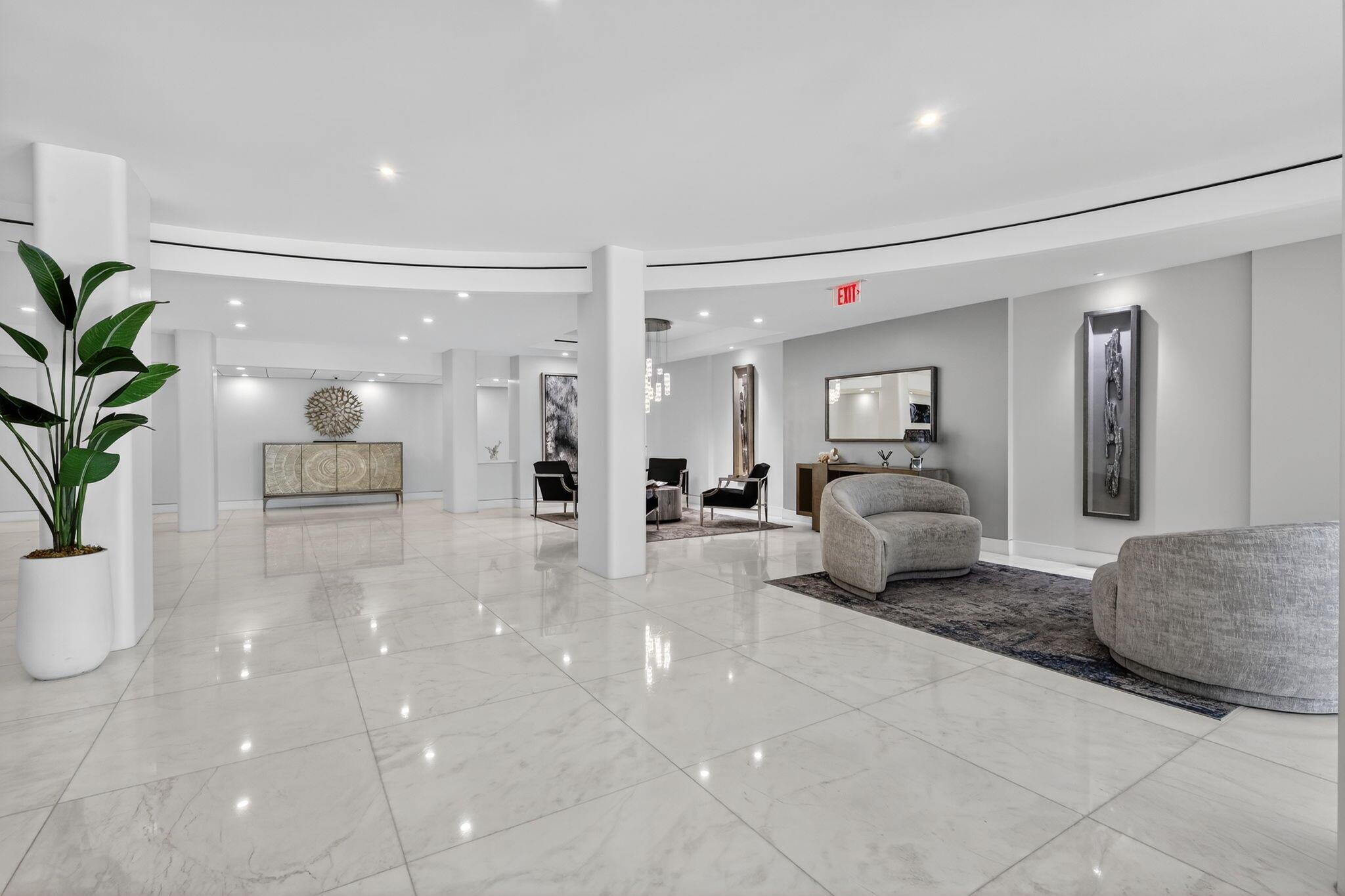 BARCLAY CONDO - Residential