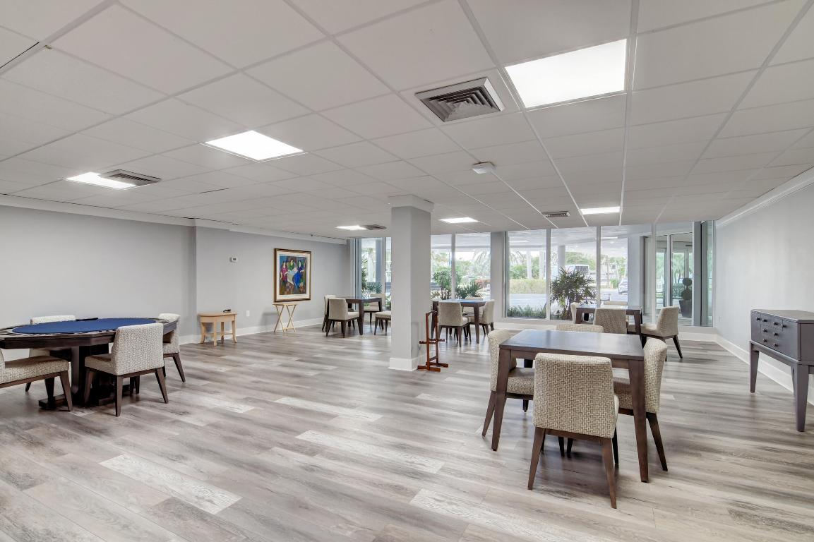 BARCLAY CONDO - Residential