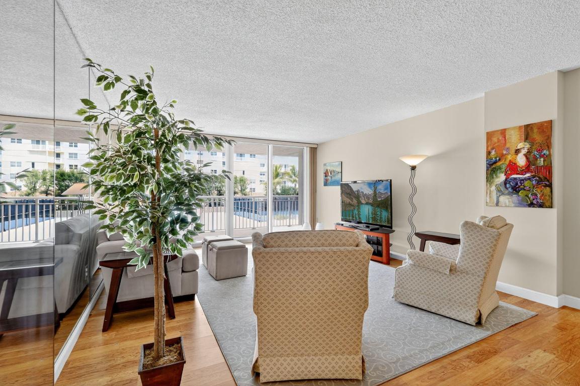 BARCLAY CONDO - Residential