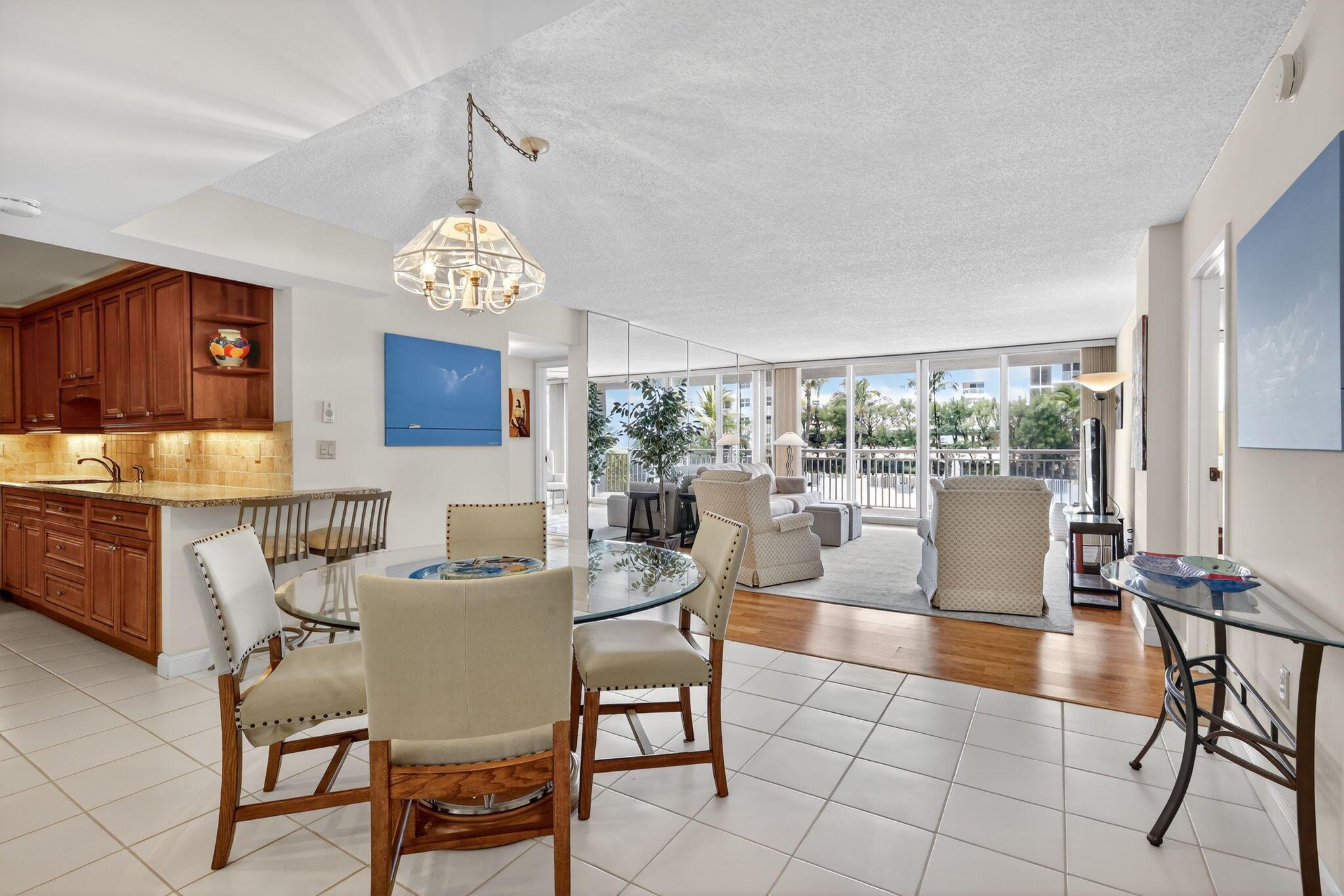 BARCLAY CONDO - Residential