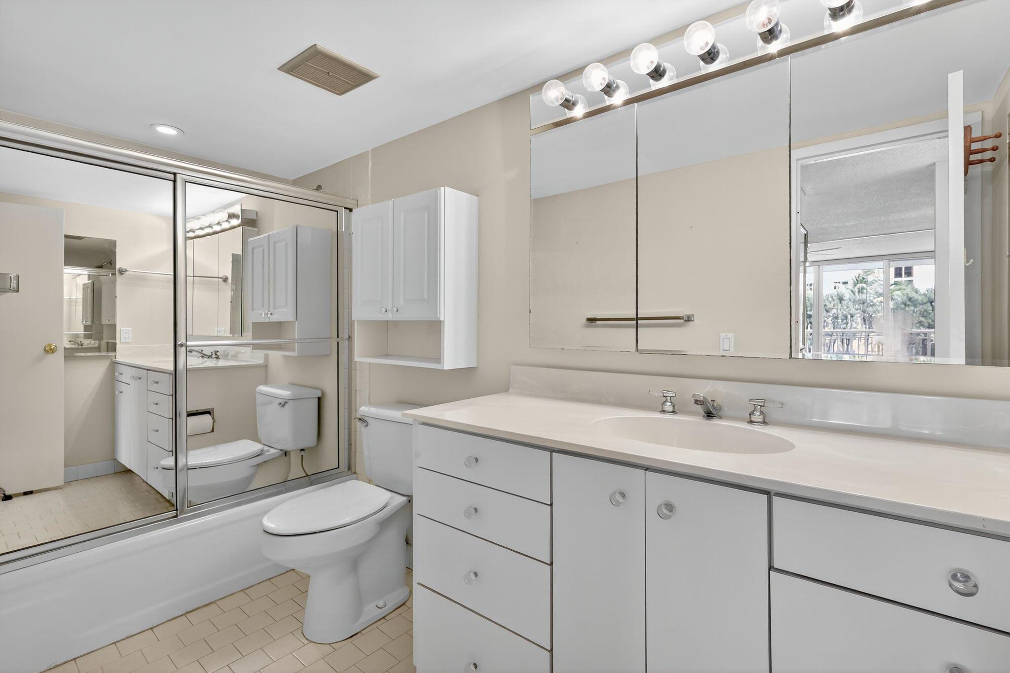BARCLAY CONDO - Residential
