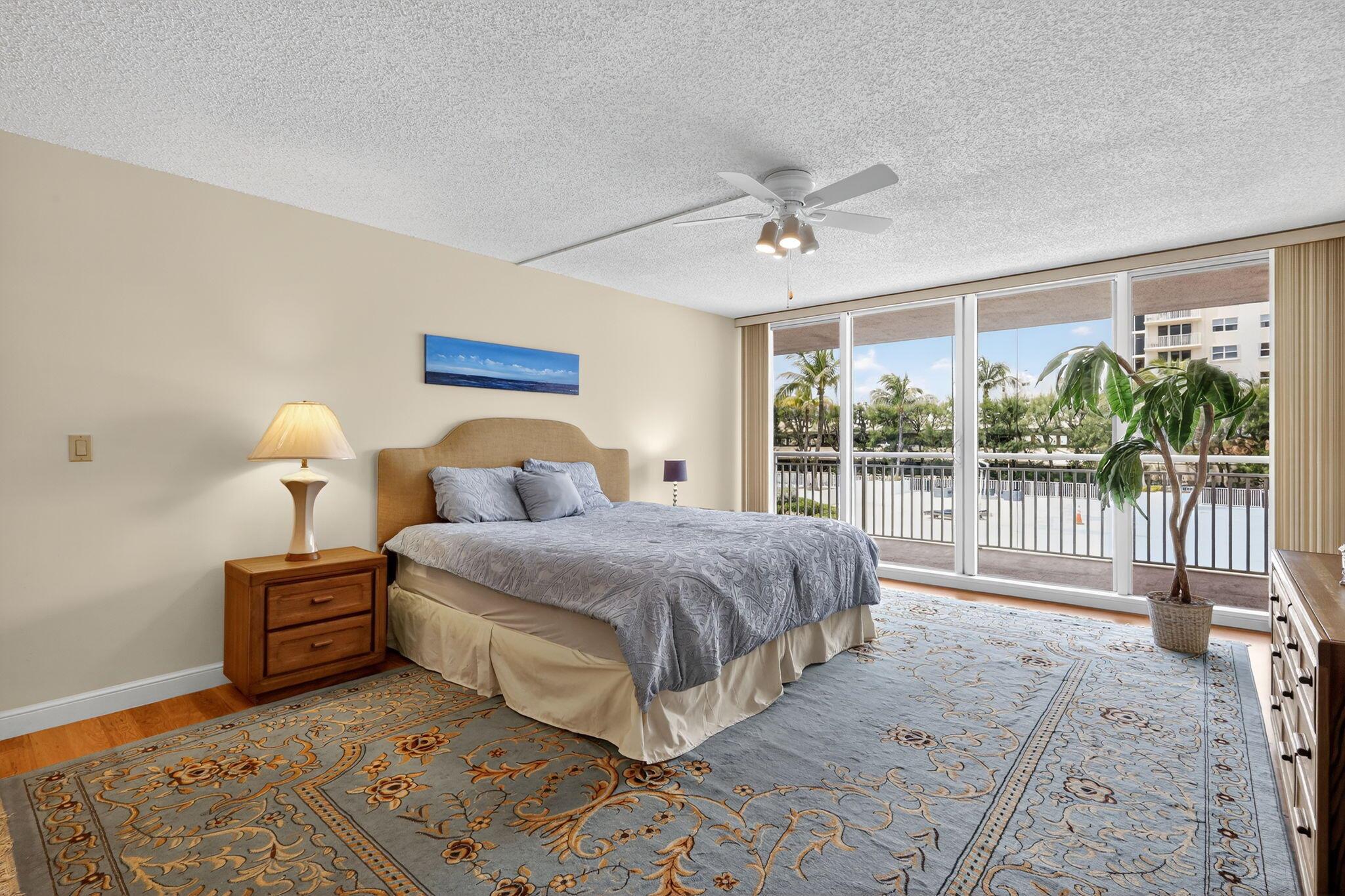 BARCLAY CONDO - Residential