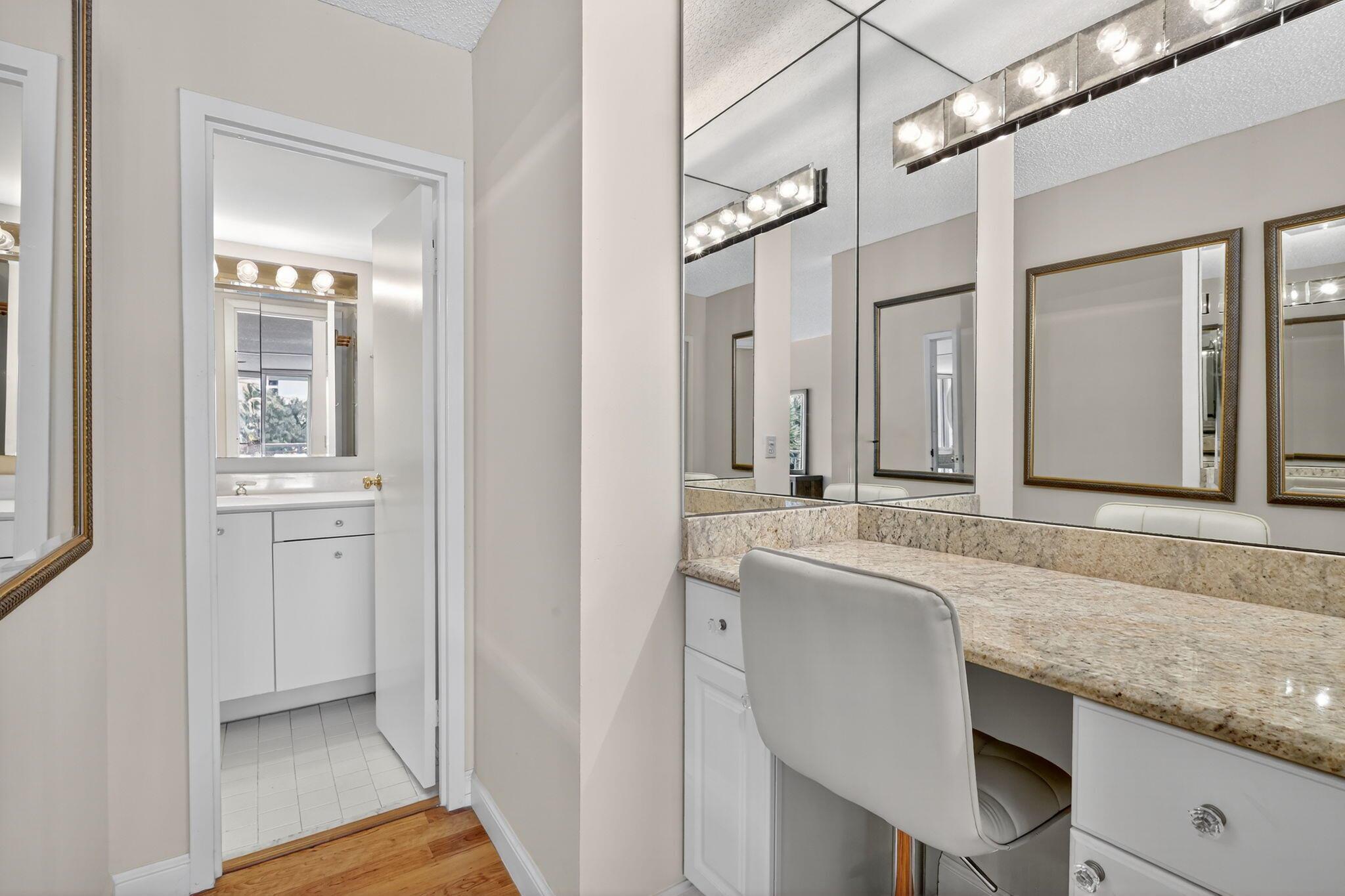 BARCLAY CONDO - Residential