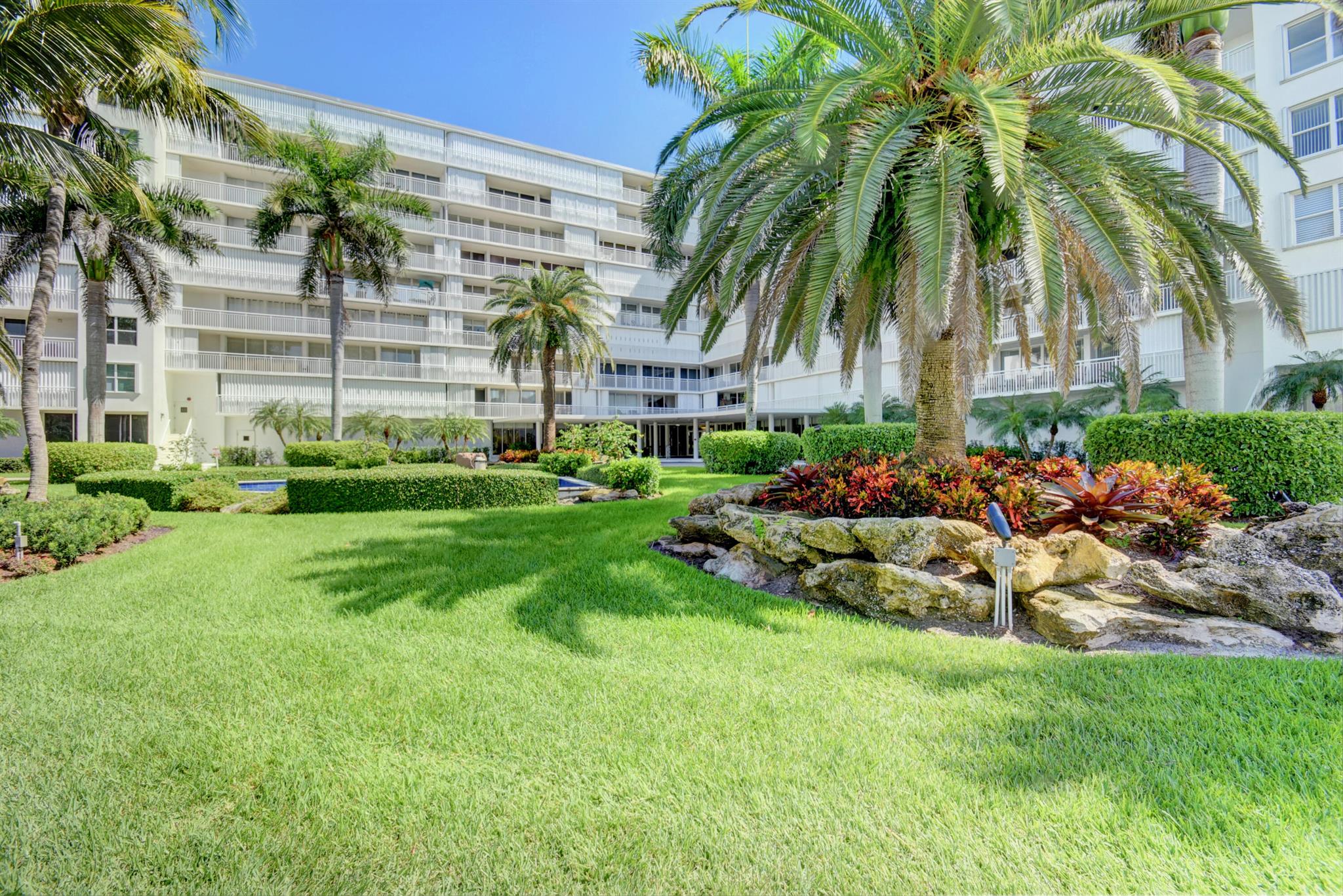 BARCLAY CONDO - Residential