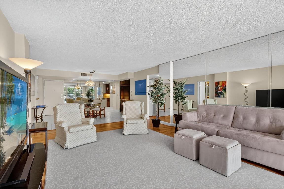 BARCLAY CONDO - Residential