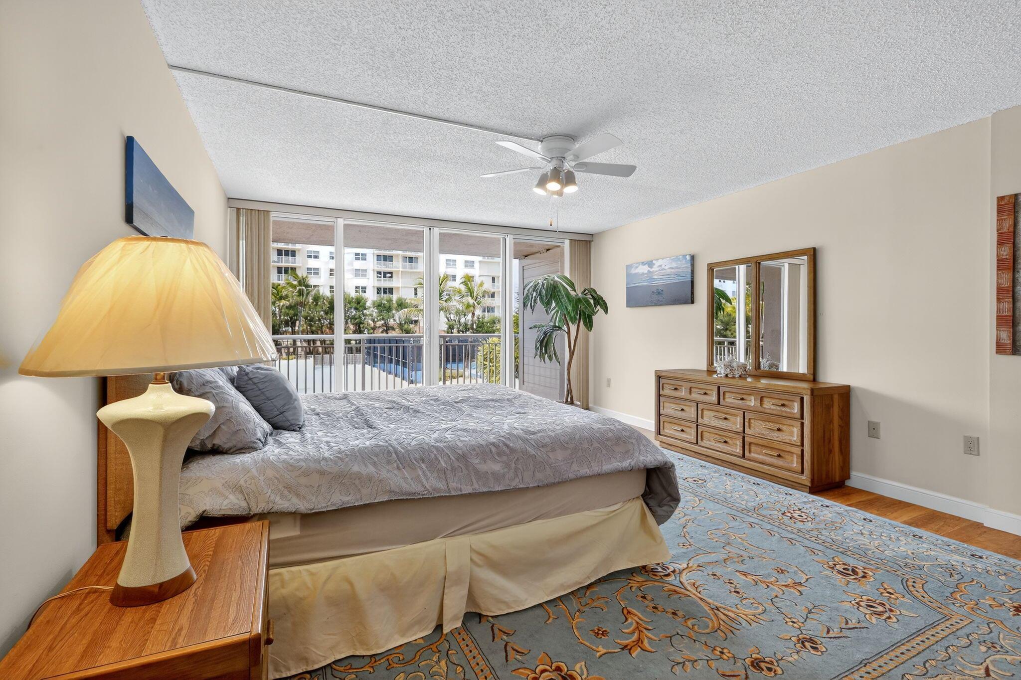 BARCLAY CONDO - Residential