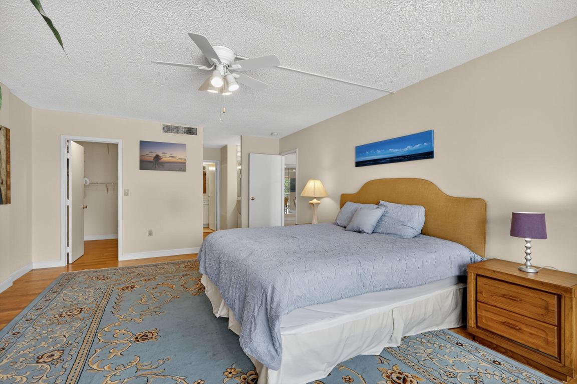 BARCLAY CONDO - Residential