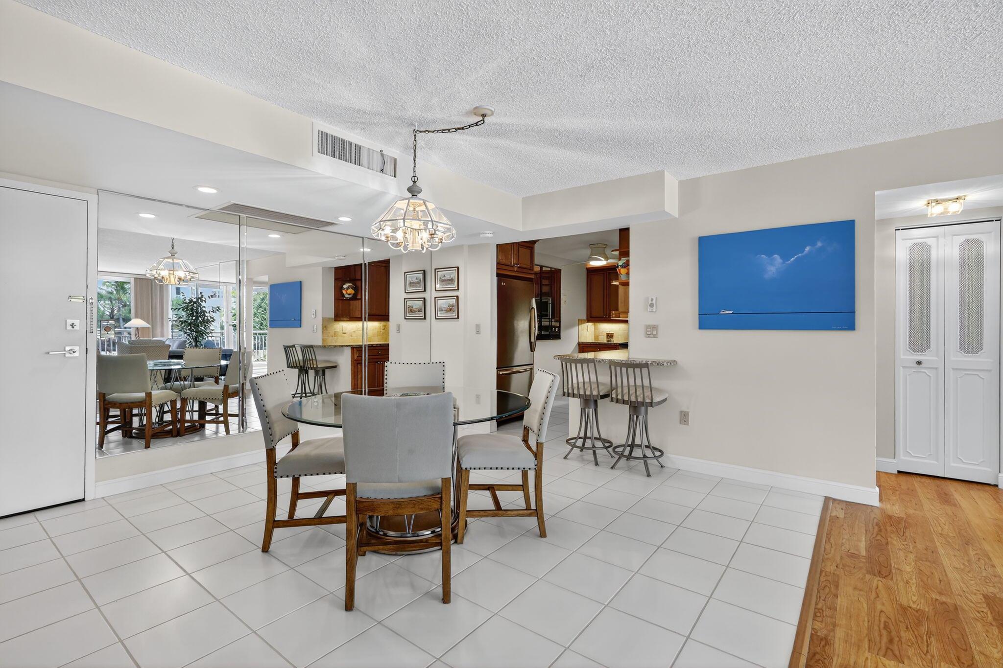 BARCLAY CONDO - Residential