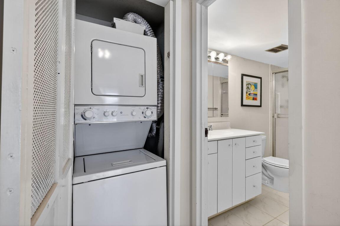 BARCLAY CONDO - Residential