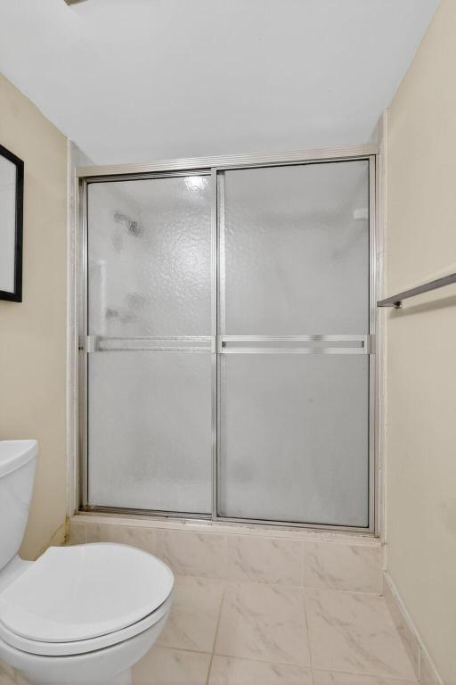 BARCLAY CONDO - Residential