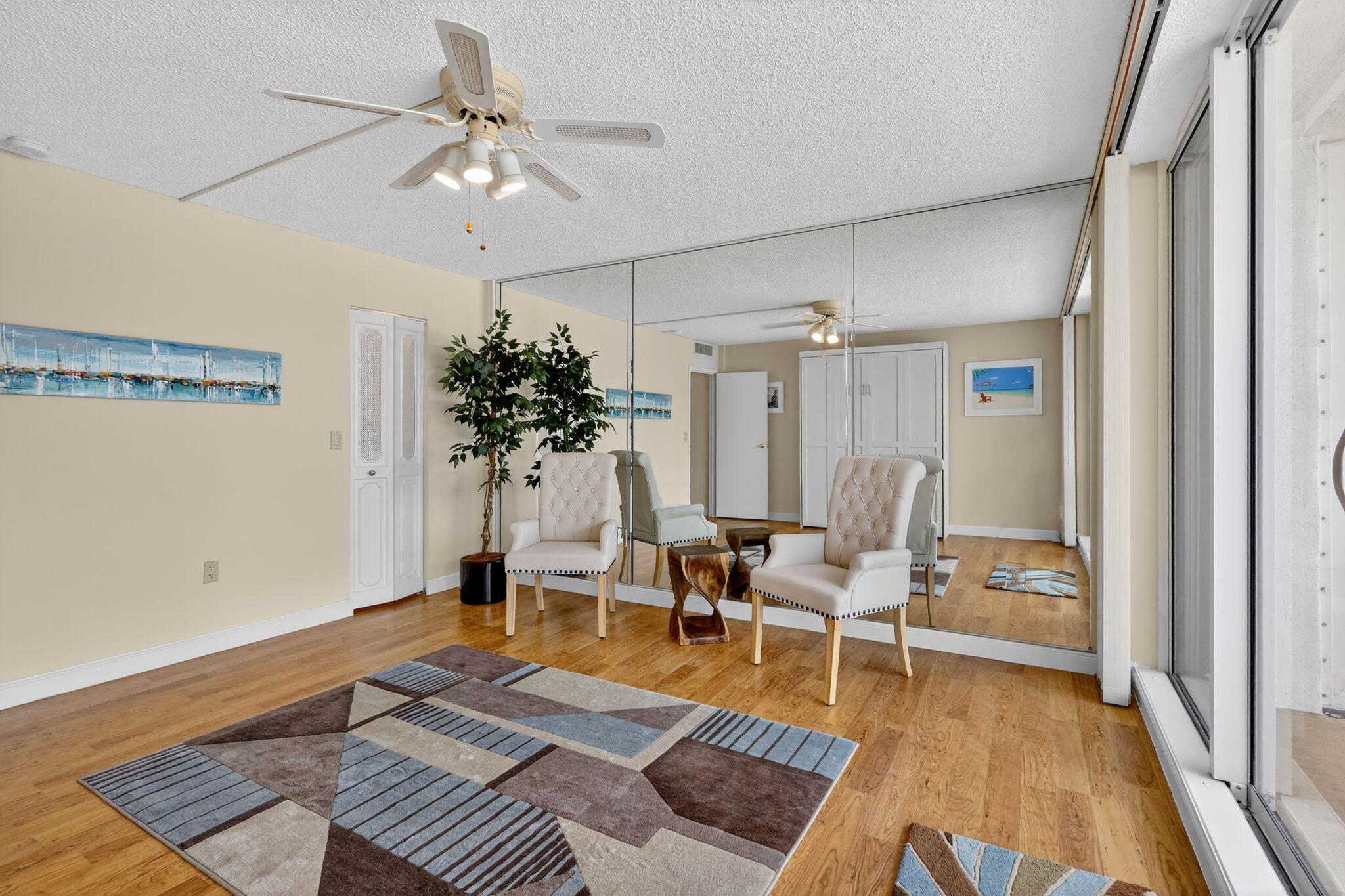 BARCLAY CONDO - Residential