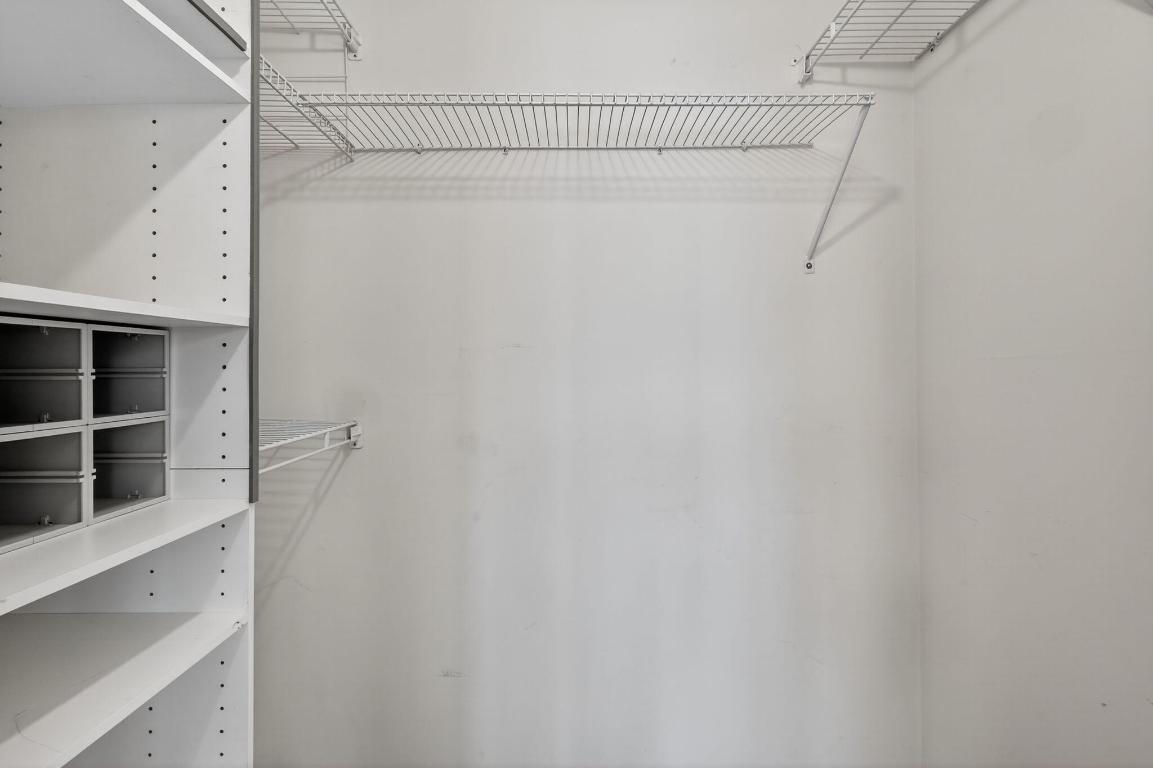 BARCLAY CONDO - Residential