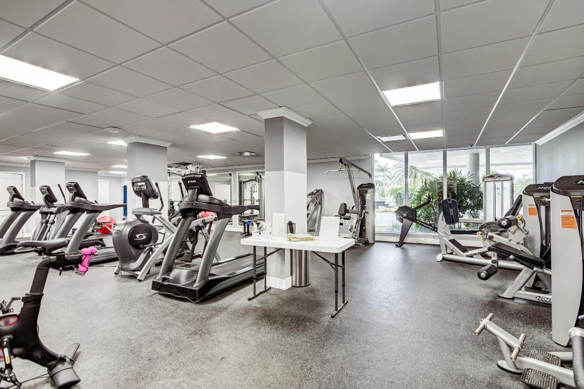 BARCLAY CONDO - Residential